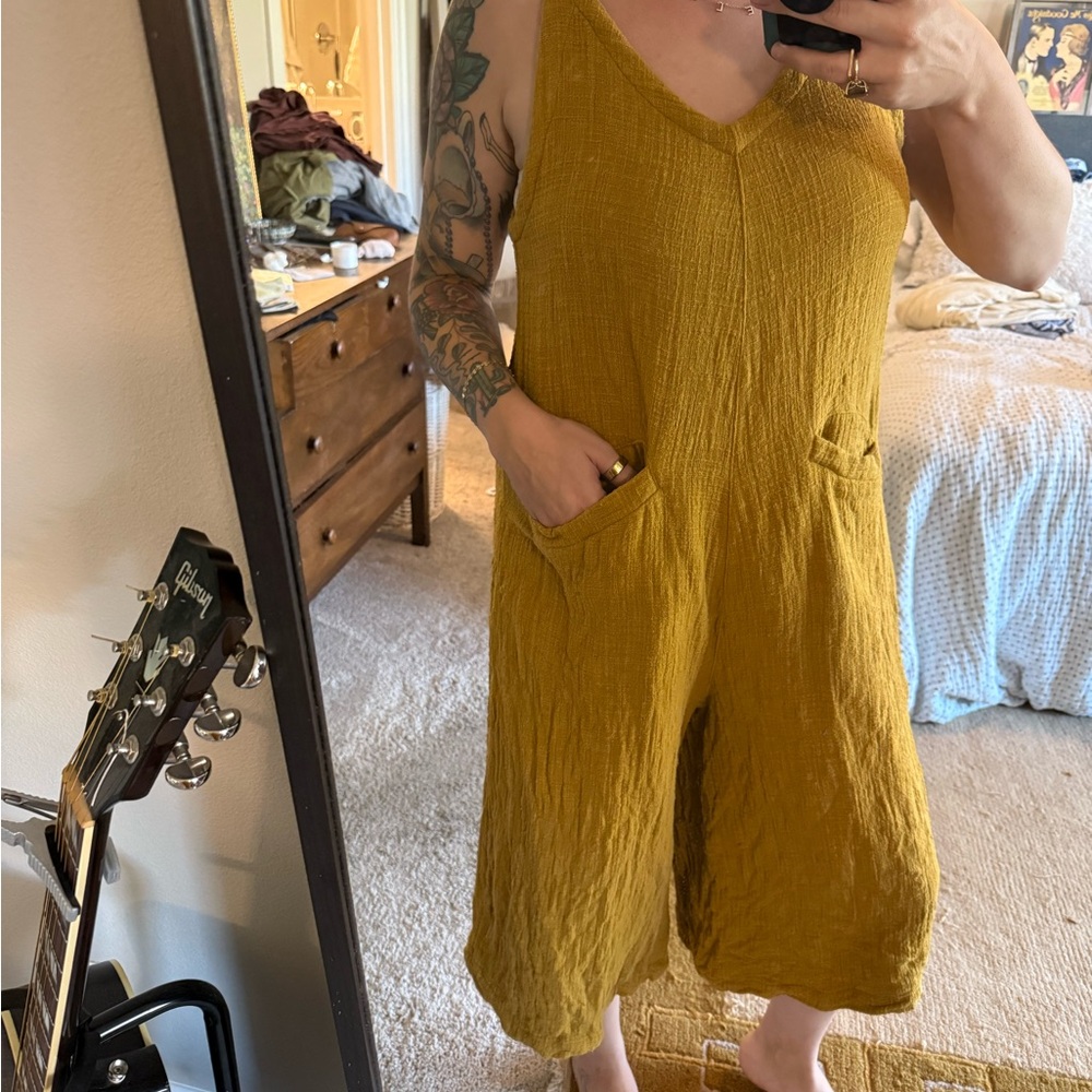 Golden Sleeveless Jumpsuit